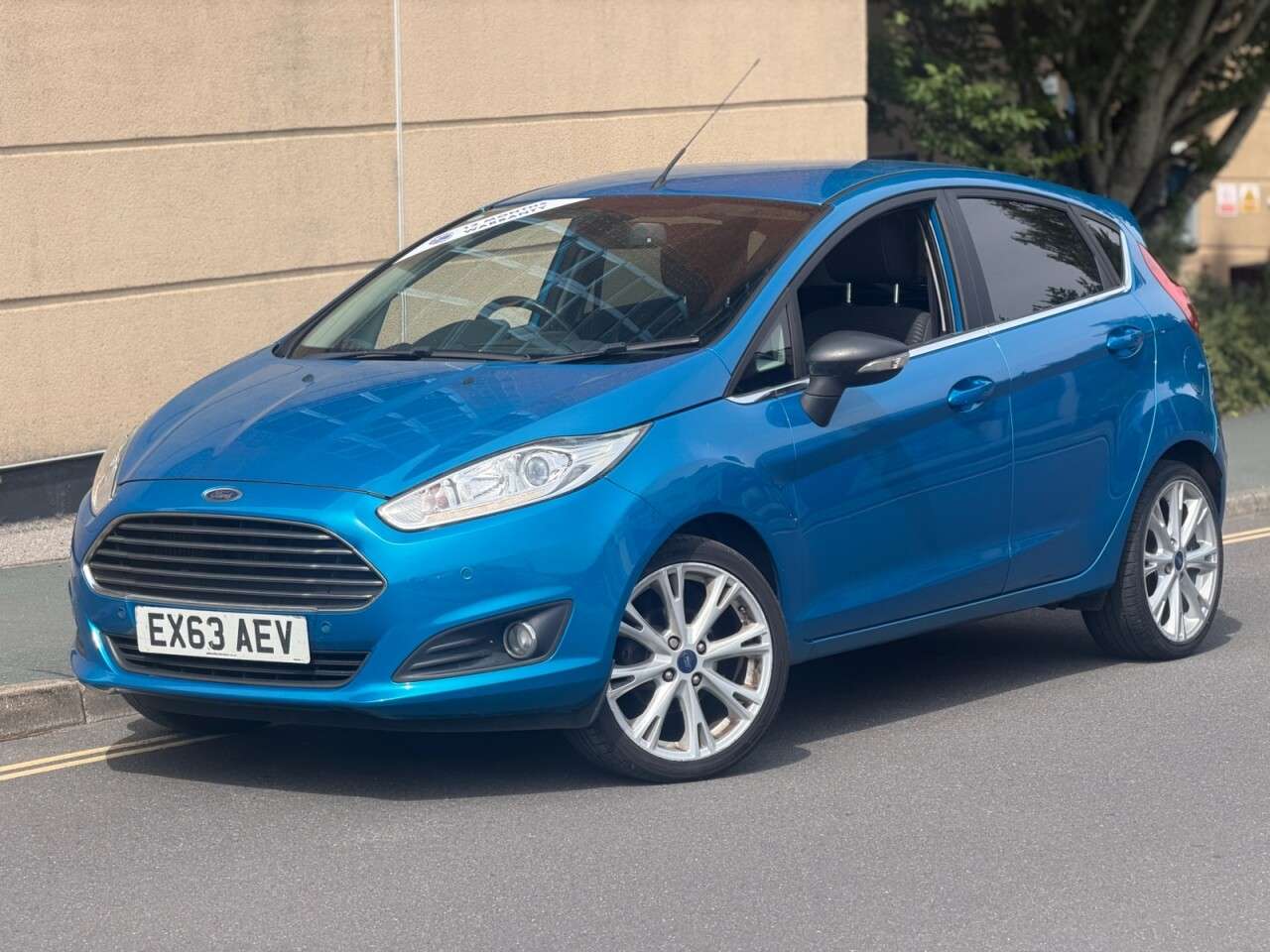 A 2013 FORD FIESTA 1.0T EcoBoost Titanium Hatchback 5dr Petrol Manual Euro 5 (s/s) (100 ps) A 2013 FORD FIESTA 1.0T EcoBoost Titanium Hatchback 5dr Petrol Manual Euro 5 (s/s) (100 ps)
