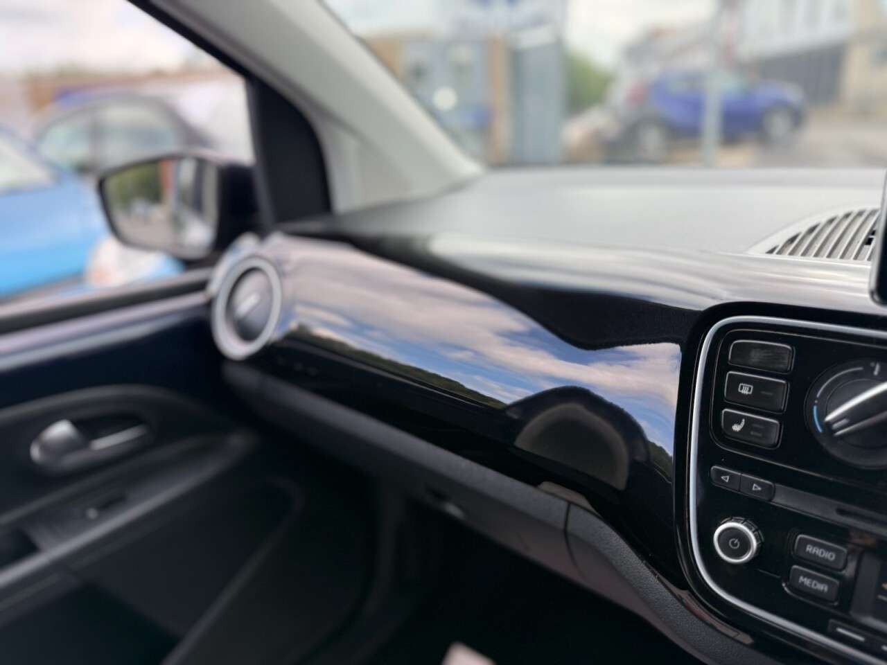 2014 VOLKSWAGEN UP! 2014 VOLKSWAGEN UP!