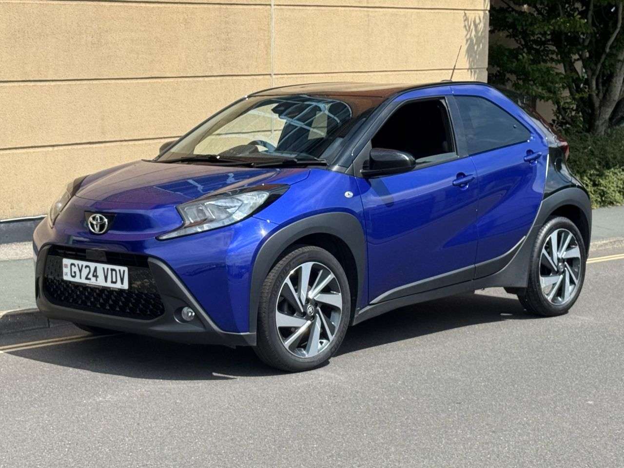 A 2024 TOYOTA AYGO X 1.0 VVT-i Edge Hatchback 5dr Petrol Manual Euro 6 (s/s) (72 ps) A 2024 TOYOTA AYGO X 1.0 VVT-i Edge Hatchback 5dr Petrol Manual Euro 6 (s/s) (72 ps)