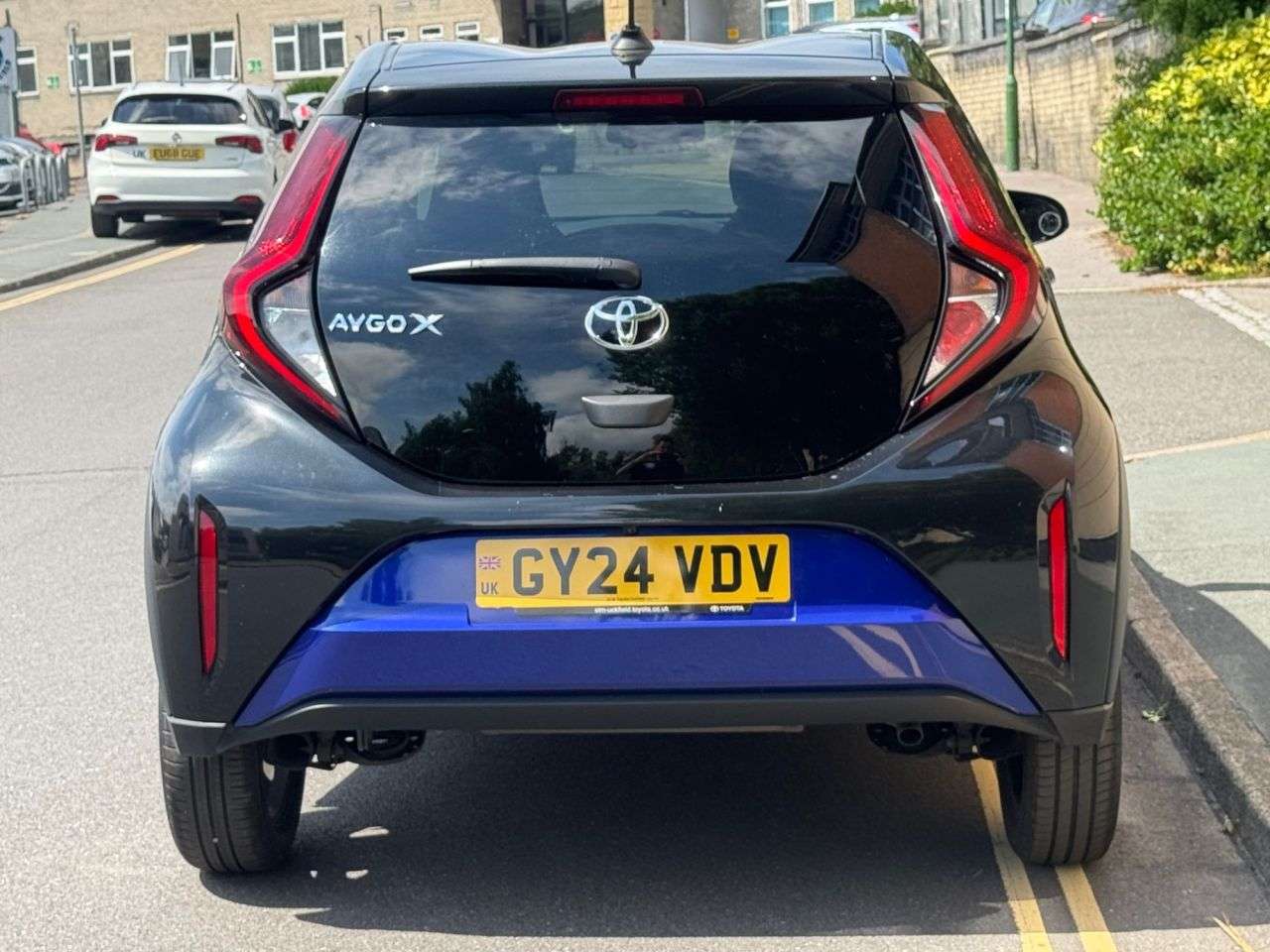 A 2024 TOYOTA AYGO X 1.0 VVT-i Edge Hatchback 5dr Petrol Manual Euro 6 (s/s) (72 ps) A 2024 TOYOTA AYGO X 1.0 VVT-i Edge Hatchback 5dr Petrol Manual Euro 6 (s/s) (72 ps)
