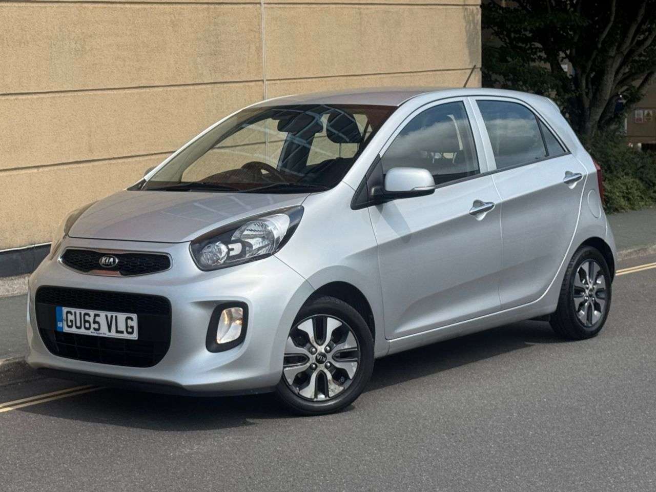 A 2015 KIA PICANTO 1.25 2 Hatchback 5dr Petrol Auto Euro 6 (84 bhp) A 2015 KIA PICANTO 1.25 2 Hatchback 5dr Petrol Auto Euro 6 (84 bhp)