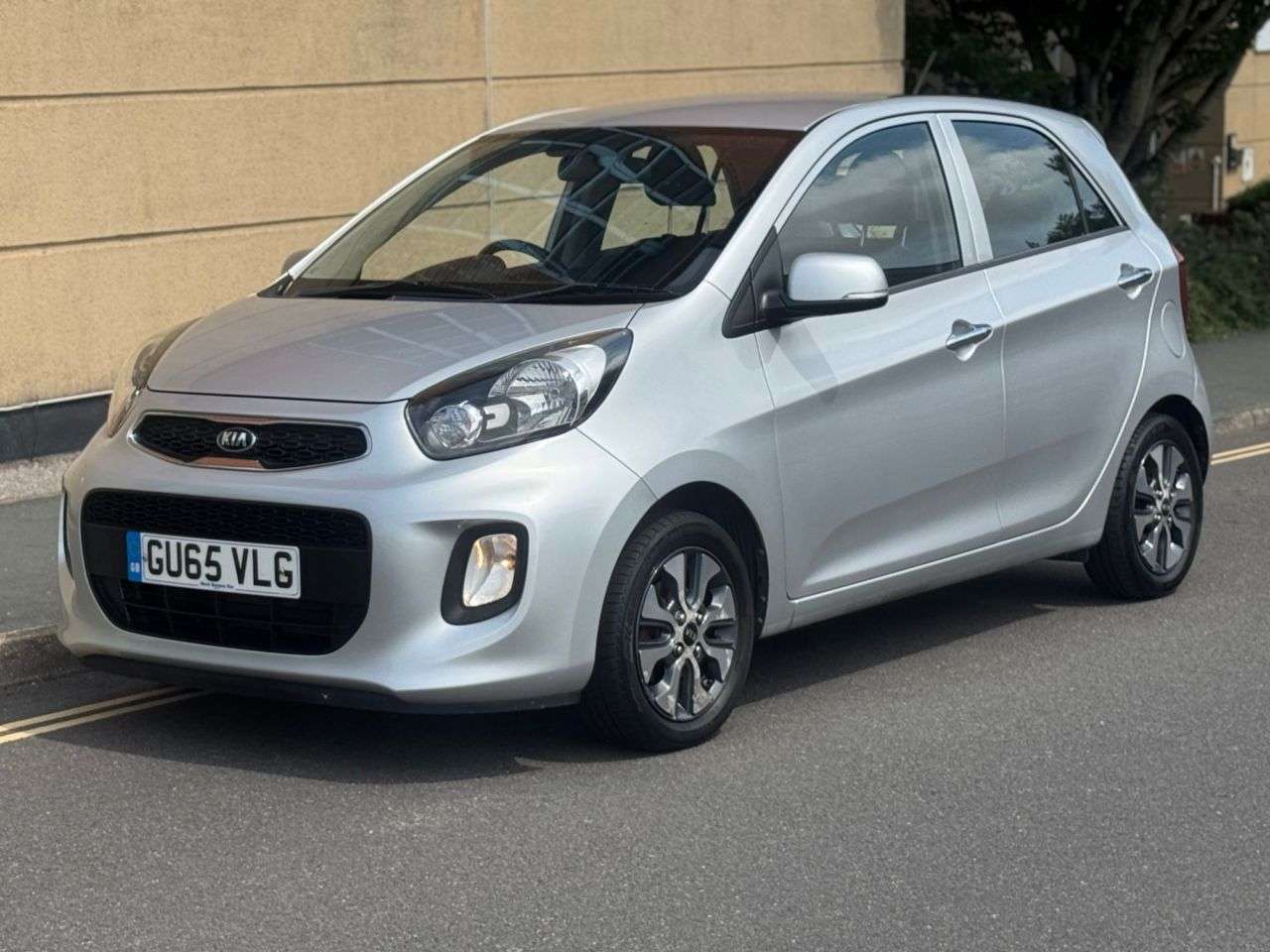 A 2015 KIA PICANTO 1.25 2 Hatchback 5dr Petrol Auto Euro 6 (84 bhp) A 2015 KIA PICANTO 1.25 2 Hatchback 5dr Petrol Auto Euro 6 (84 bhp)