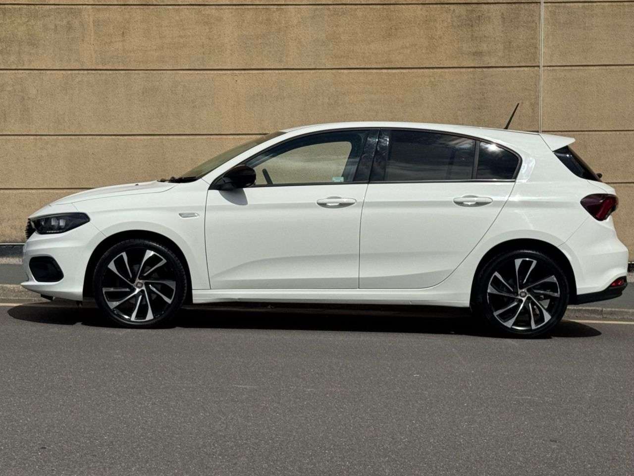 A 2018 FIAT TIPO 1.4 T-Jet S-Design Hatchback 5dr Petrol Manual Euro 6 (s/s) (120 bhp) A 2018 FIAT TIPO 1.4 T-Jet S-Design Hatchback 5dr Petrol Manual Euro 6 (s/s) (120 bhp)