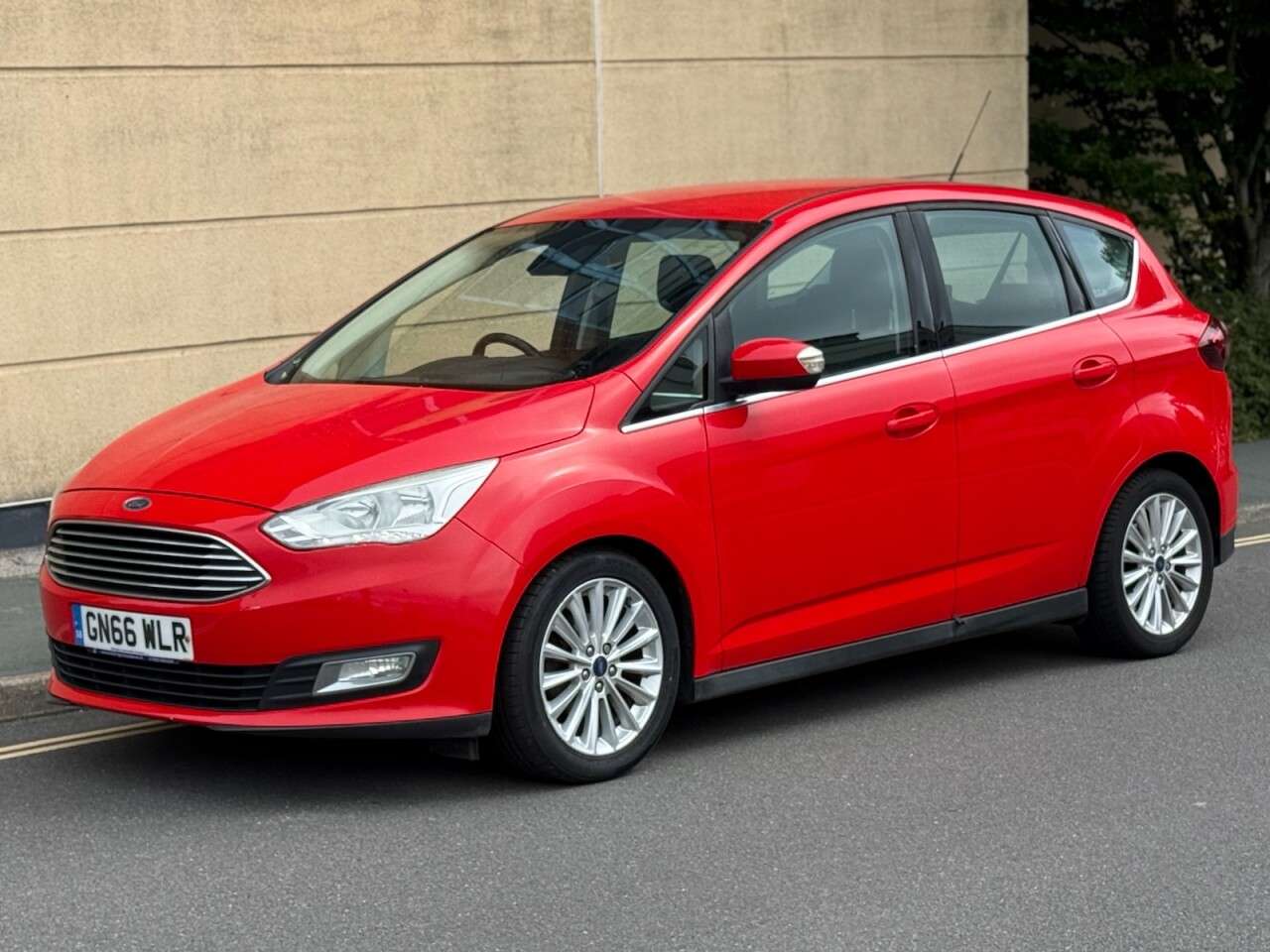 A 2016 FORD C-MAX 1.0T EcoBoost Titanium MPV 5dr Petrol Manual Euro 6 (s/s) (125 ps) A 2016 FORD C-MAX 1.0T EcoBoost Titanium MPV 5dr Petrol Manual Euro 6 (s/s) (125 ps)