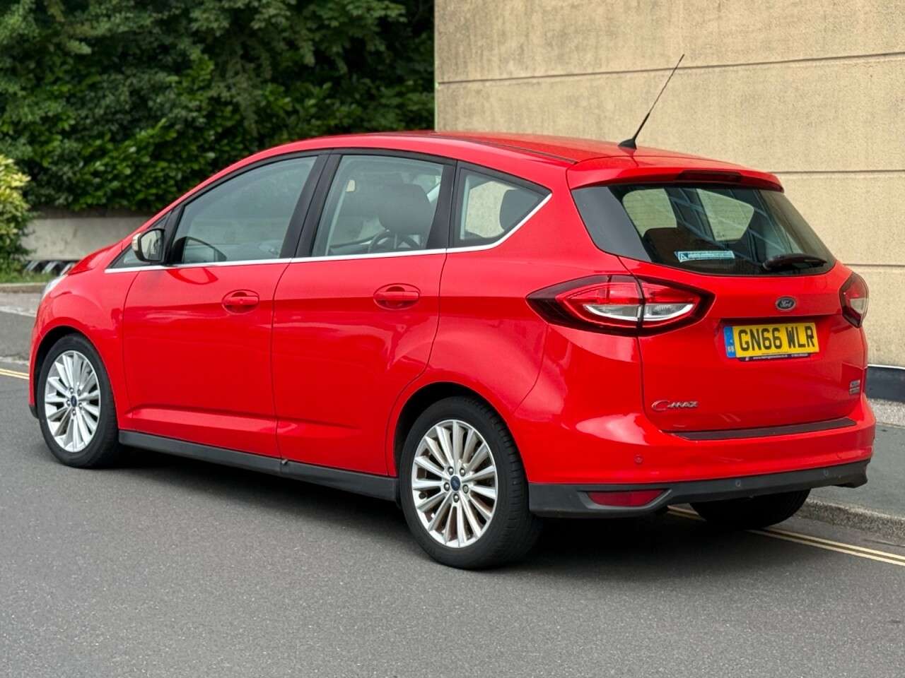 A 2016 FORD C-MAX 1.0T EcoBoost Titanium MPV 5dr Petrol Manual Euro 6 (s/s) (125 ps) A 2016 FORD C-MAX 1.0T EcoBoost Titanium MPV 5dr Petrol Manual Euro 6 (s/s) (125 ps)