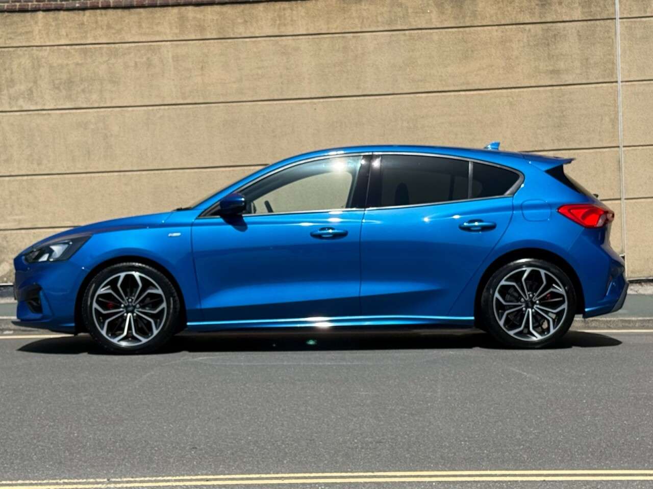 A 2018 FORD FOCUS 1.0T EcoBoost ST-Line X Hatchback 5dr Petrol Manual Euro 6 (s/s) (125 ps) A 2018 FORD FOCUS 1.0T EcoBoost ST-Line X Hatchback 5dr Petrol Manual Euro 6 (s/s) (125 ps)
