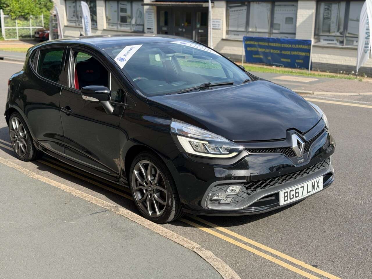 A 2017 RENAULT CLIO 1.6 TCe Renaultsport Nav Hatchback 5dr Petrol EDC Euro 6 (200 ps) A 2017 RENAULT CLIO 1.6 TCe Renaultsport Nav Hatchback 5dr Petrol EDC Euro 6 (200 ps)