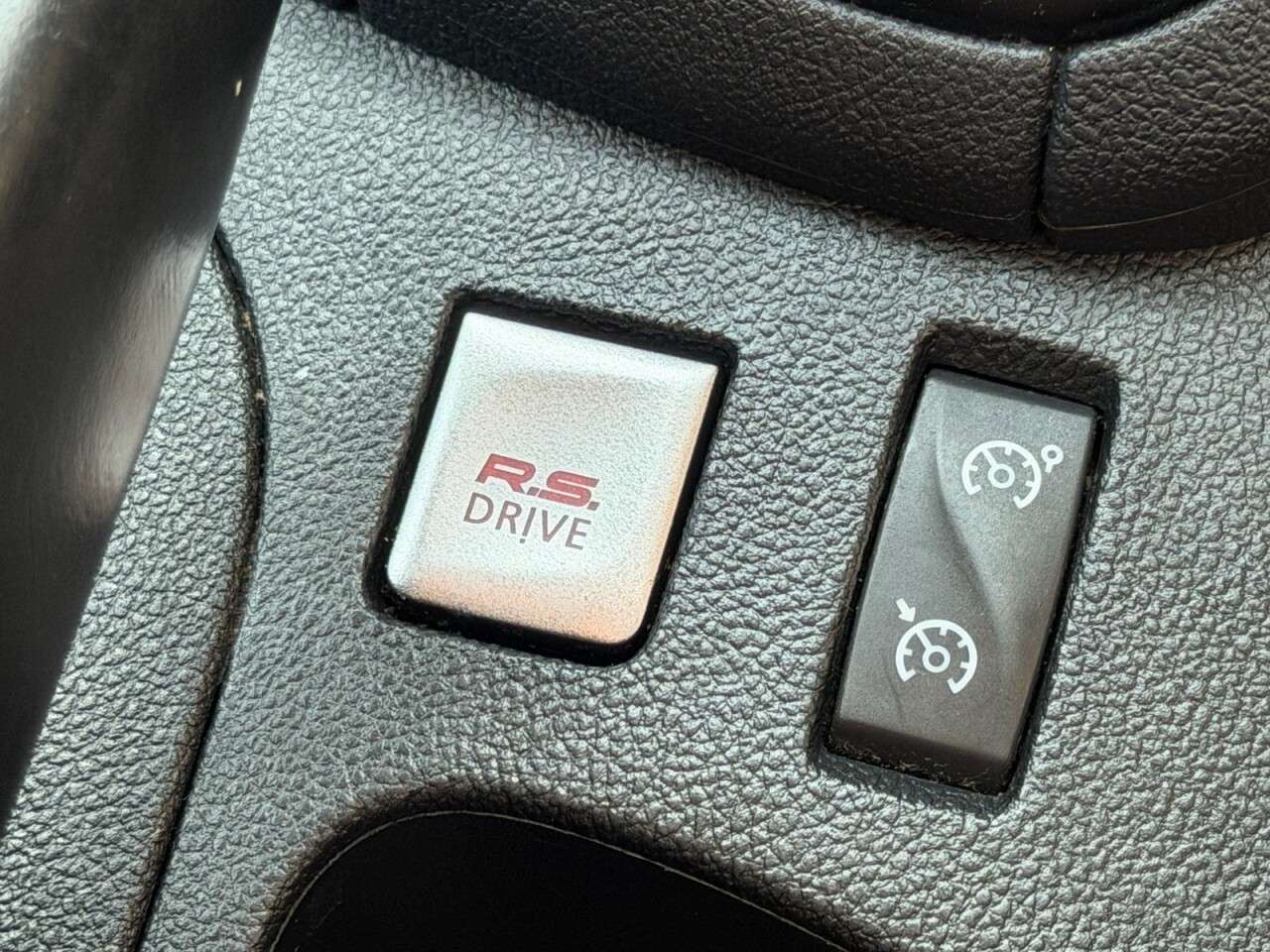 2017 RENAULT CLIO 2017 RENAULT CLIO