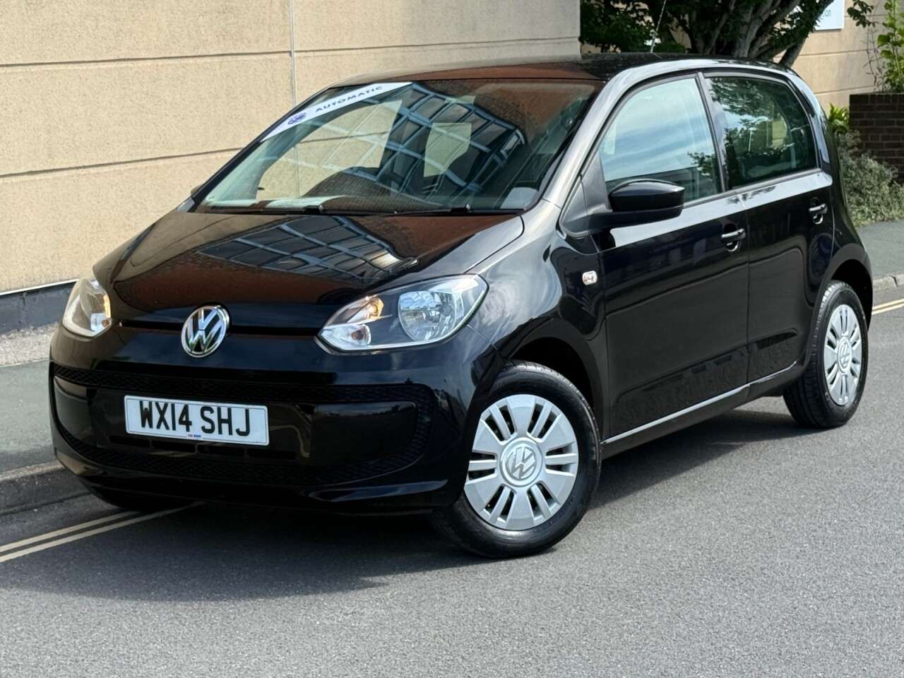 A 2014 VOLKSWAGEN UP! 1.0 Move up! Hatchback 5dr Petrol ASG Euro 5 (60 ps) A 2014 VOLKSWAGEN UP! 1.0 Move up! Hatchback 5dr Petrol ASG Euro 5 (60 ps)