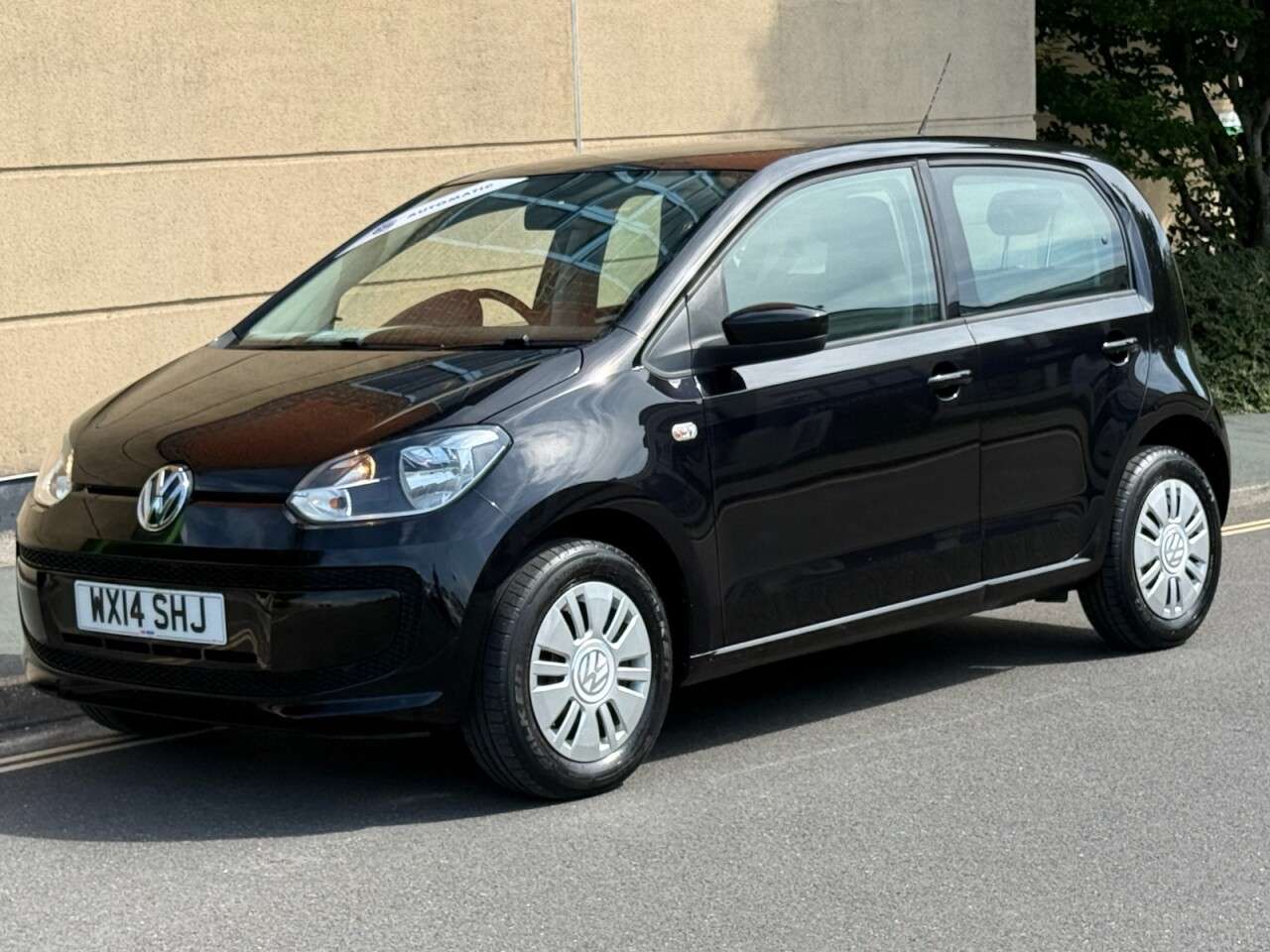 A 2014 VOLKSWAGEN UP! 1.0 Move up! Hatchback 5dr Petrol ASG Euro 5 (60 ps) A 2014 VOLKSWAGEN UP! 1.0 Move up! Hatchback 5dr Petrol ASG Euro 5 (60 ps)