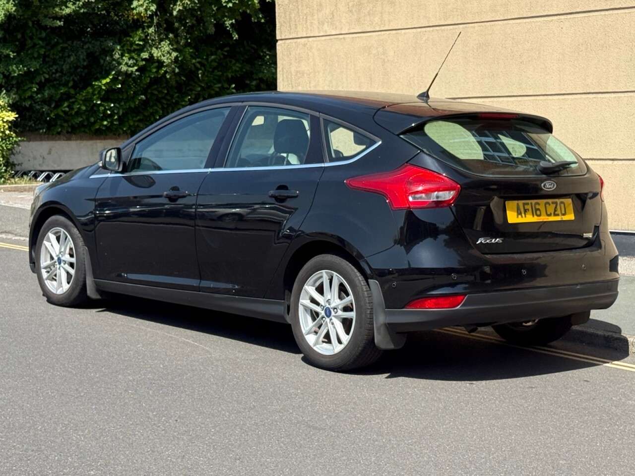 A 2016 FORD FOCUS 1.0T EcoBoost Zetec Hatchback 5dr Petrol Manual Euro 6 (s/s) (125 ps) A 2016 FORD FOCUS 1.0T EcoBoost Zetec Hatchback 5dr Petrol Manual Euro 6 (s/s) (125 ps)