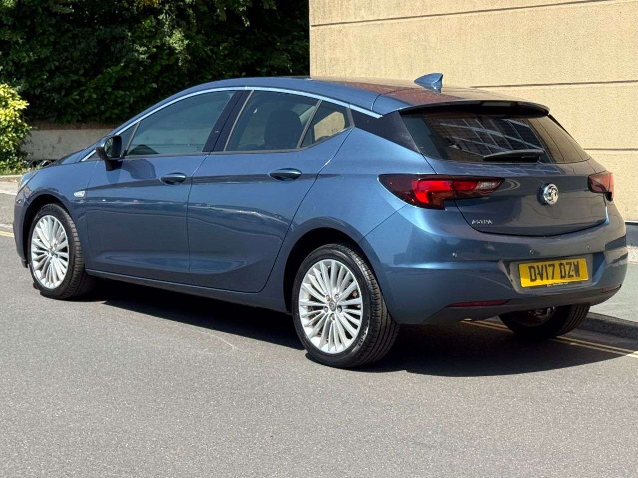 A 2017 VAUXHALL ASTRA 1.6 CDTi ecoFLEX Elite Nav Hatchback 5dr Diesel Manual Euro 6 (s/s) (110 ps A 2017 VAUXHALL ASTRA 1.6 CDTi ecoFLEX Elite Nav Hatchback 5dr Diesel Manual Euro 6 (s/s) (110 ps