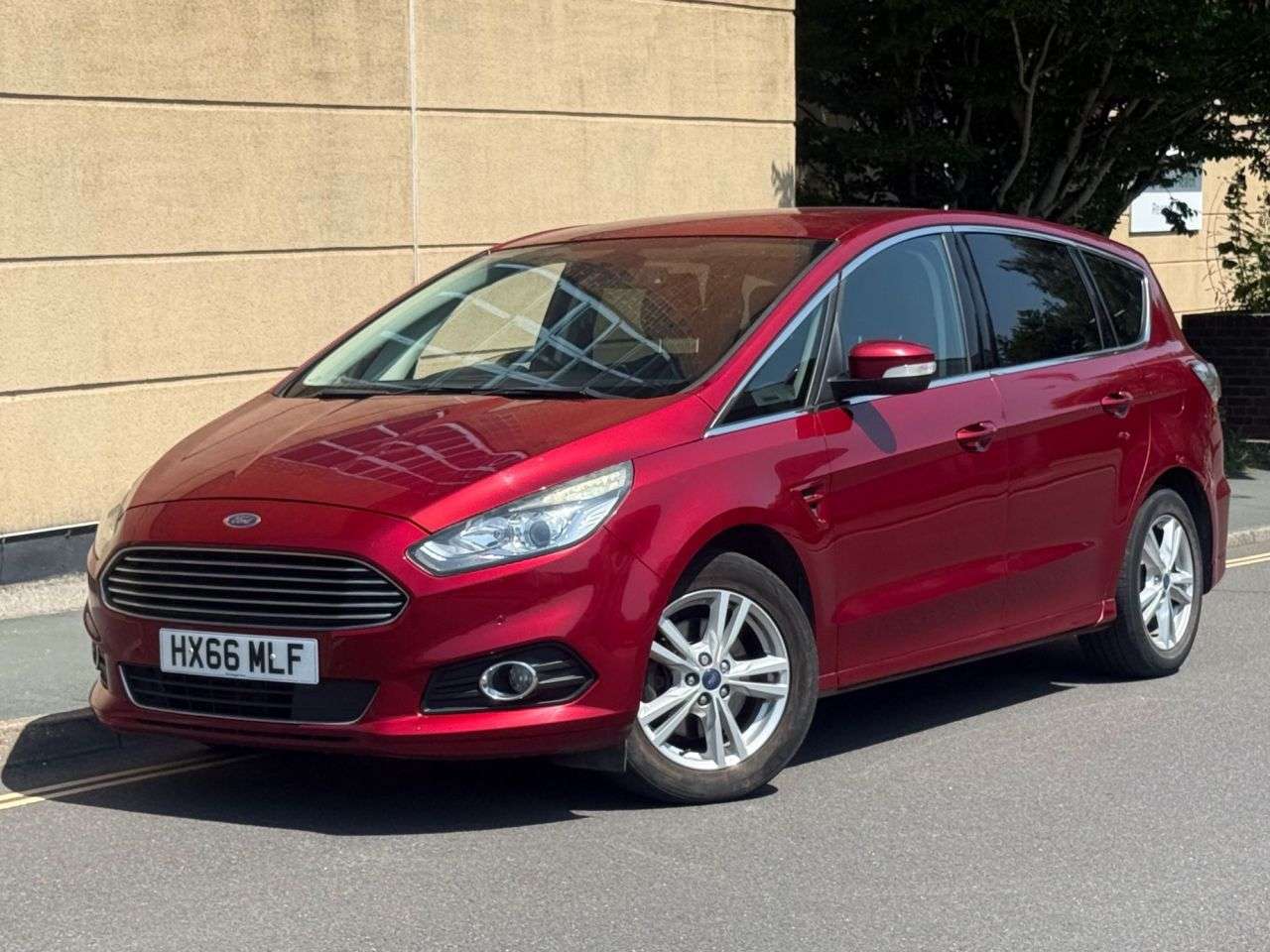 A 2016 FORD S-MAX 2.0 TDCi Titanium MPV 5dr Diesel Powershift Euro 6 (s/s) (150 ps) A 2016 FORD S-MAX 2.0 TDCi Titanium MPV 5dr Diesel Powershift Euro 6 (s/s) (150 ps)