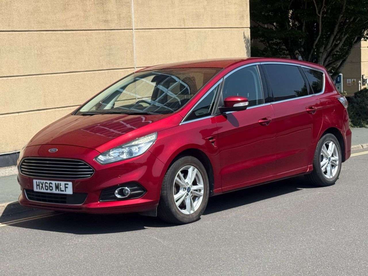 A 2016 FORD S-MAX 2.0 TDCi Titanium MPV 5dr Diesel Powershift Euro 6 (s/s) (150 ps) A 2016 FORD S-MAX 2.0 TDCi Titanium MPV 5dr Diesel Powershift Euro 6 (s/s) (150 ps)