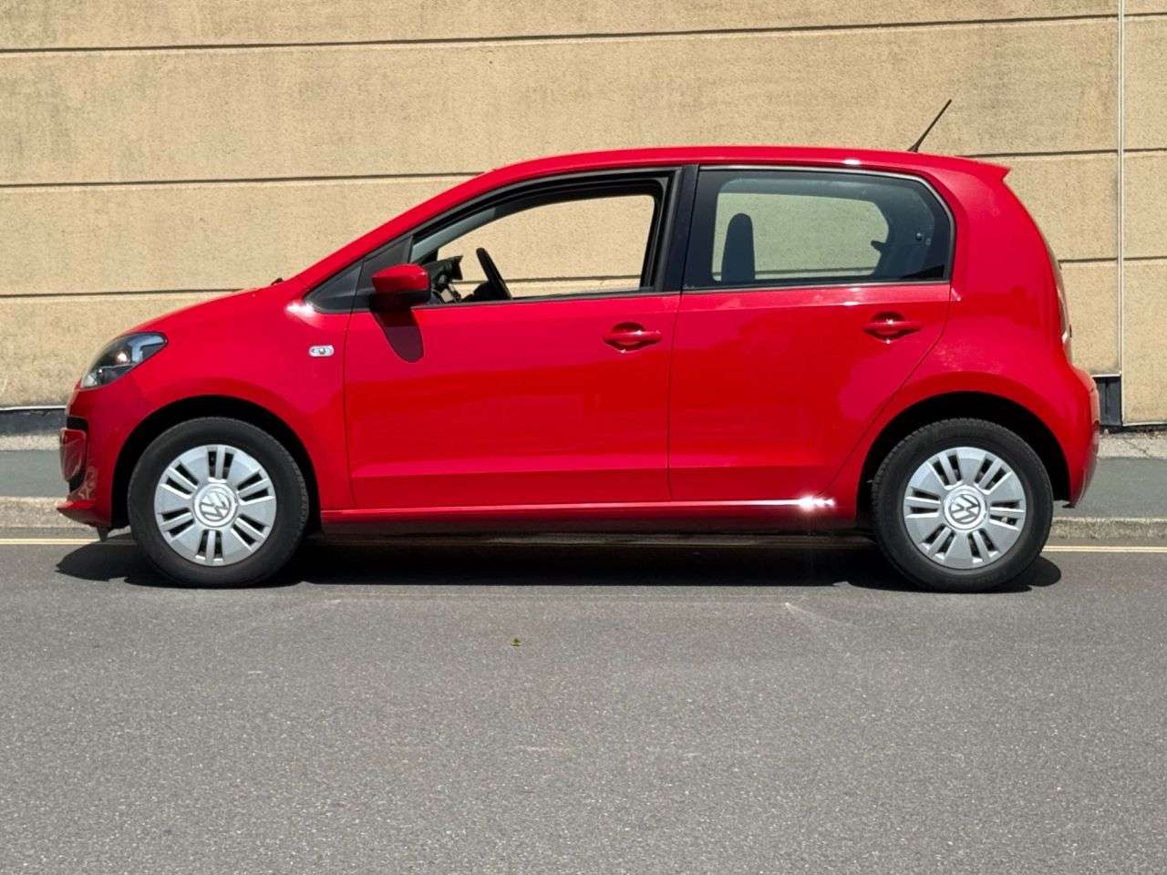 A 2014 VOLKSWAGEN UP! 1.0 Move up! Hatchback 5dr Petrol Manual Euro 5 (60 ps) A 2014 VOLKSWAGEN UP! 1.0 Move up! Hatchback 5dr Petrol Manual Euro 5 (60 ps)