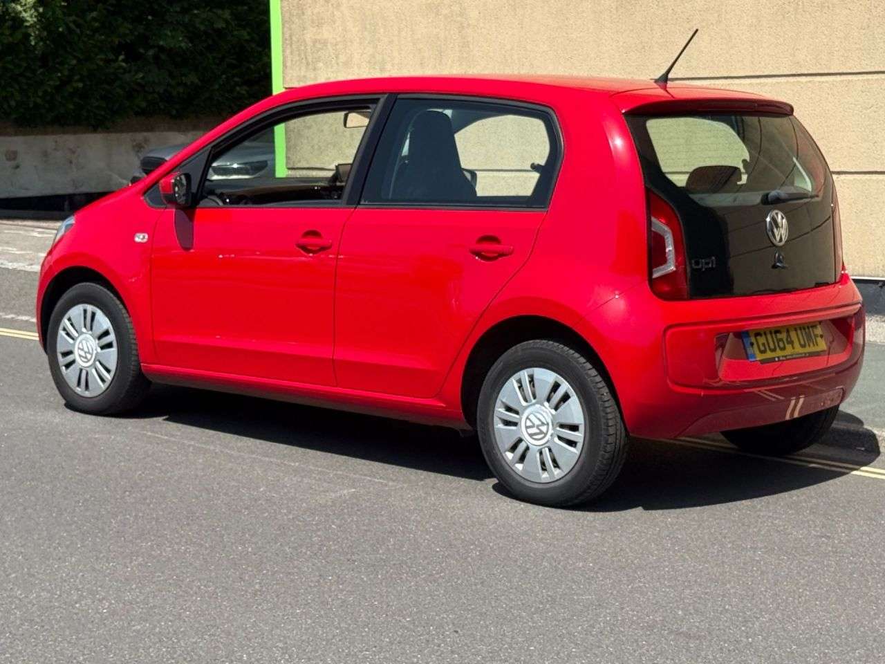 A 2014 VOLKSWAGEN UP! 1.0 Move up! Hatchback 5dr Petrol Manual Euro 5 (60 ps) A 2014 VOLKSWAGEN UP! 1.0 Move up! Hatchback 5dr Petrol Manual Euro 5 (60 ps)