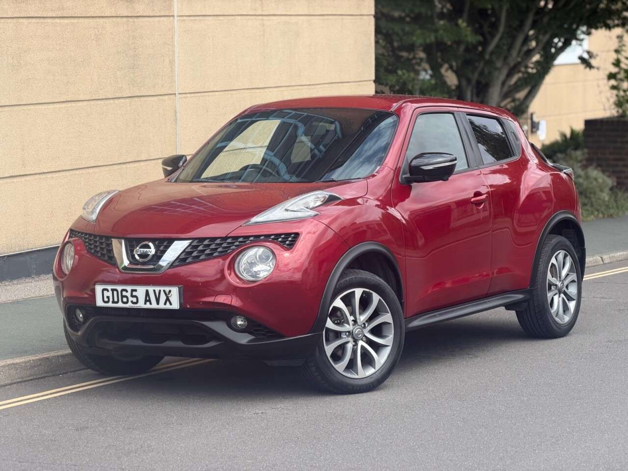 A 2015 NISSAN JUKE 1.2 DIG-T Tekna SUV 5dr Petrol Manual Euro 6 (s/s) (115 ps) A 2015 NISSAN JUKE 1.2 DIG-T Tekna SUV 5dr Petrol Manual Euro 6 (s/s) (115 ps)