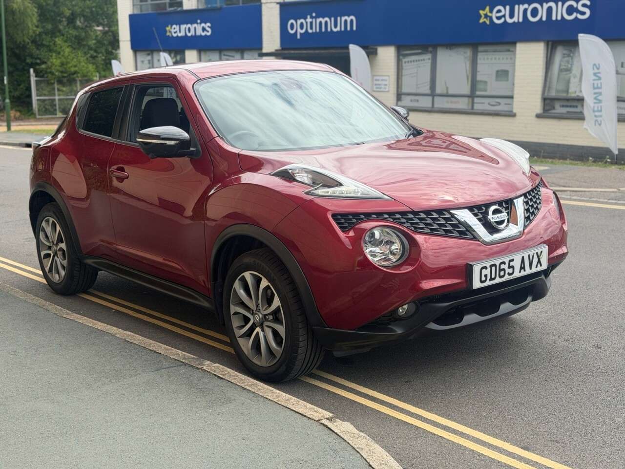 A 2015 NISSAN JUKE 1.2 DIG-T Tekna SUV 5dr Petrol Manual Euro 6 (s/s) (115 ps) A 2015 NISSAN JUKE 1.2 DIG-T Tekna SUV 5dr Petrol Manual Euro 6 (s/s) (115 ps)