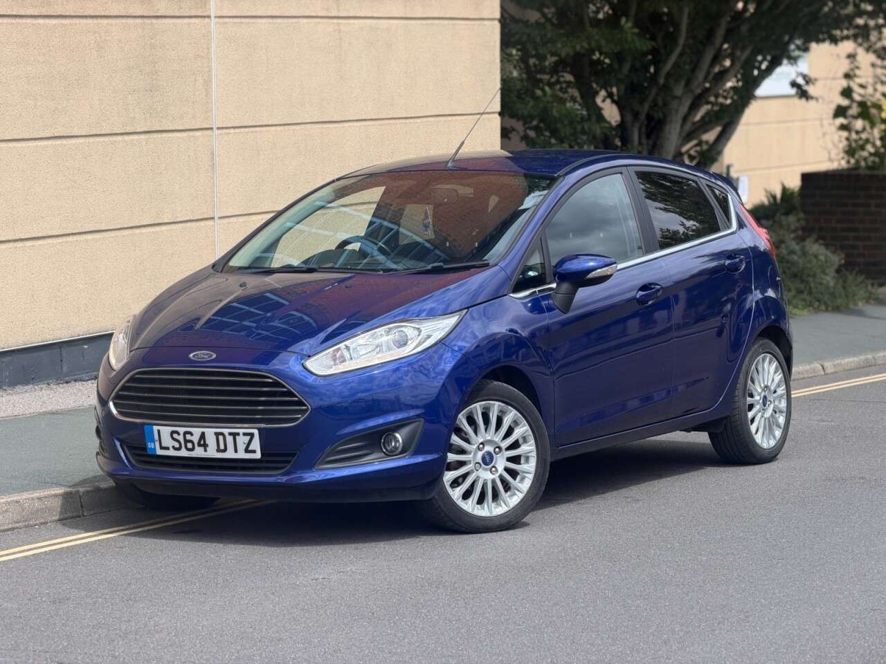 A 2014 FORD FIESTA 1.0T EcoBoost Titanium Hatchback 5dr Petrol Manual Euro 5 (s/s) (100 ps) A 2014 FORD FIESTA 1.0T EcoBoost Titanium Hatchback 5dr Petrol Manual Euro 5 (s/s) (100 ps)