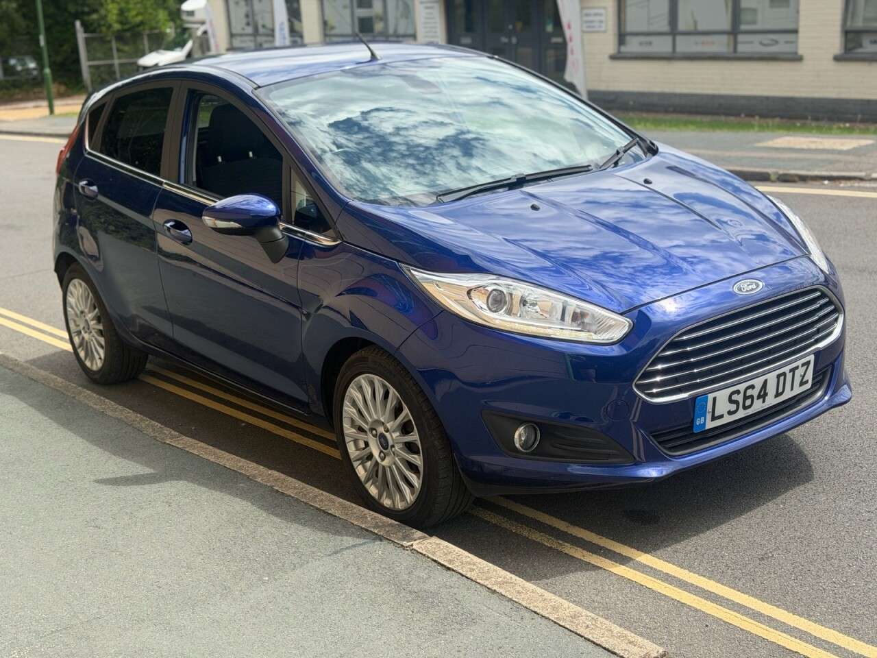 A 2014 FORD FIESTA 1.0T EcoBoost Titanium Hatchback 5dr Petrol Manual Euro 5 (s/s) (100 ps) A 2014 FORD FIESTA 1.0T EcoBoost Titanium Hatchback 5dr Petrol Manual Euro 5 (s/s) (100 ps)
