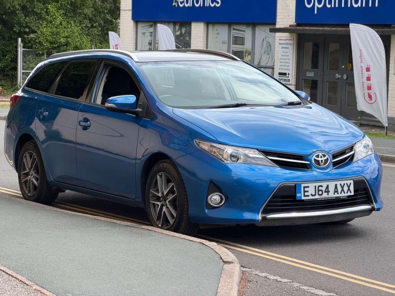 A 2014 TOYOTA AURIS 1.6 V-Matic Icon+ Touring Sports 5dr Petrol Manual Euro 5 (132 ps) A 2014 TOYOTA AURIS 1.6 V-Matic Icon+ Touring Sports 5dr Petrol Manual Euro 5 (132 ps)