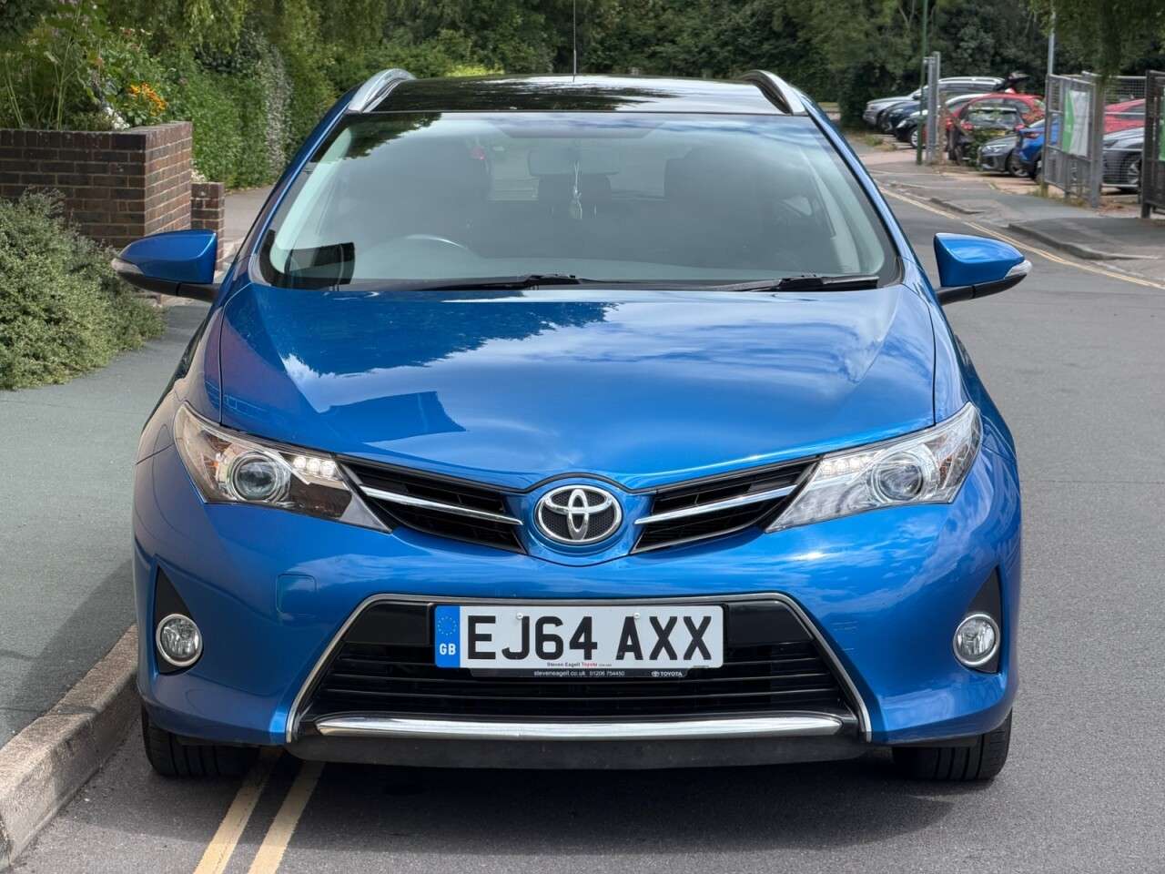 A 2014 TOYOTA AURIS 1.6 V-Matic Icon+ Touring Sports 5dr Petrol Manual Euro 5 (132 ps) A 2014 TOYOTA AURIS 1.6 V-Matic Icon+ Touring Sports 5dr Petrol Manual Euro 5 (132 ps)