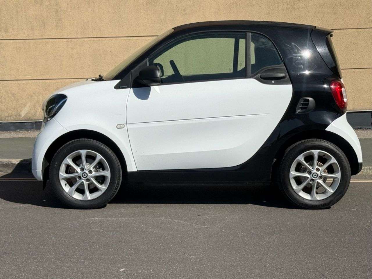 A 2018 SMART FORTWO 1.0 Passion Coupe 2dr Petrol Manual Euro 6 (s/s) (71 ps) A 2018 SMART FORTWO 1.0 Passion Coupe 2dr Petrol Manual Euro 6 (s/s) (71 ps)