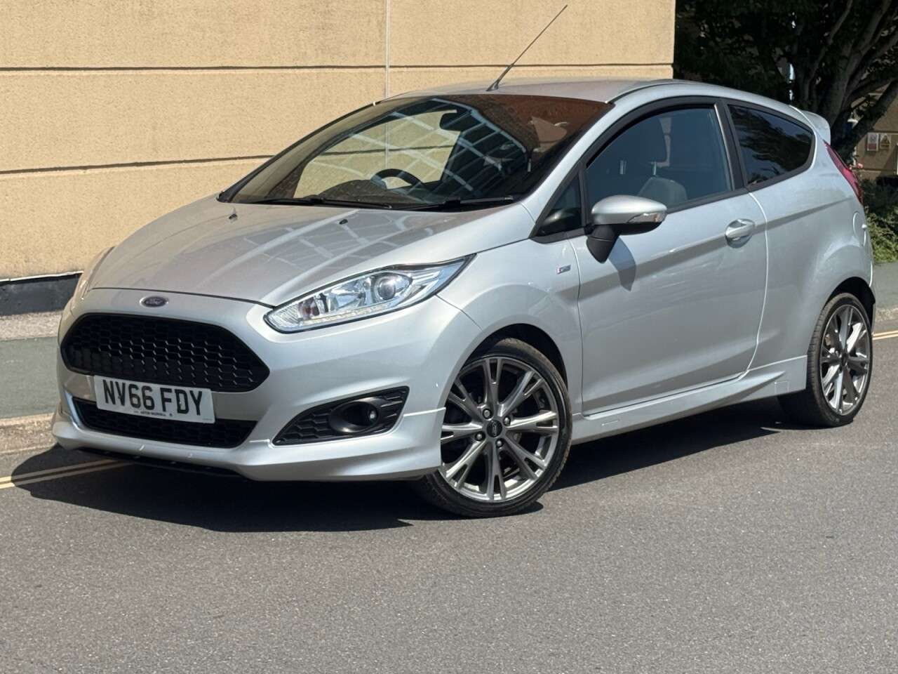 A 2016 FORD FIESTA 1.0T EcoBoost ST-Line Hatchback 3dr Petrol Manual Euro 6 (s/s) (125 ps) A 2016 FORD FIESTA 1.0T EcoBoost ST-Line Hatchback 3dr Petrol Manual Euro 6 (s/s) (125 ps)