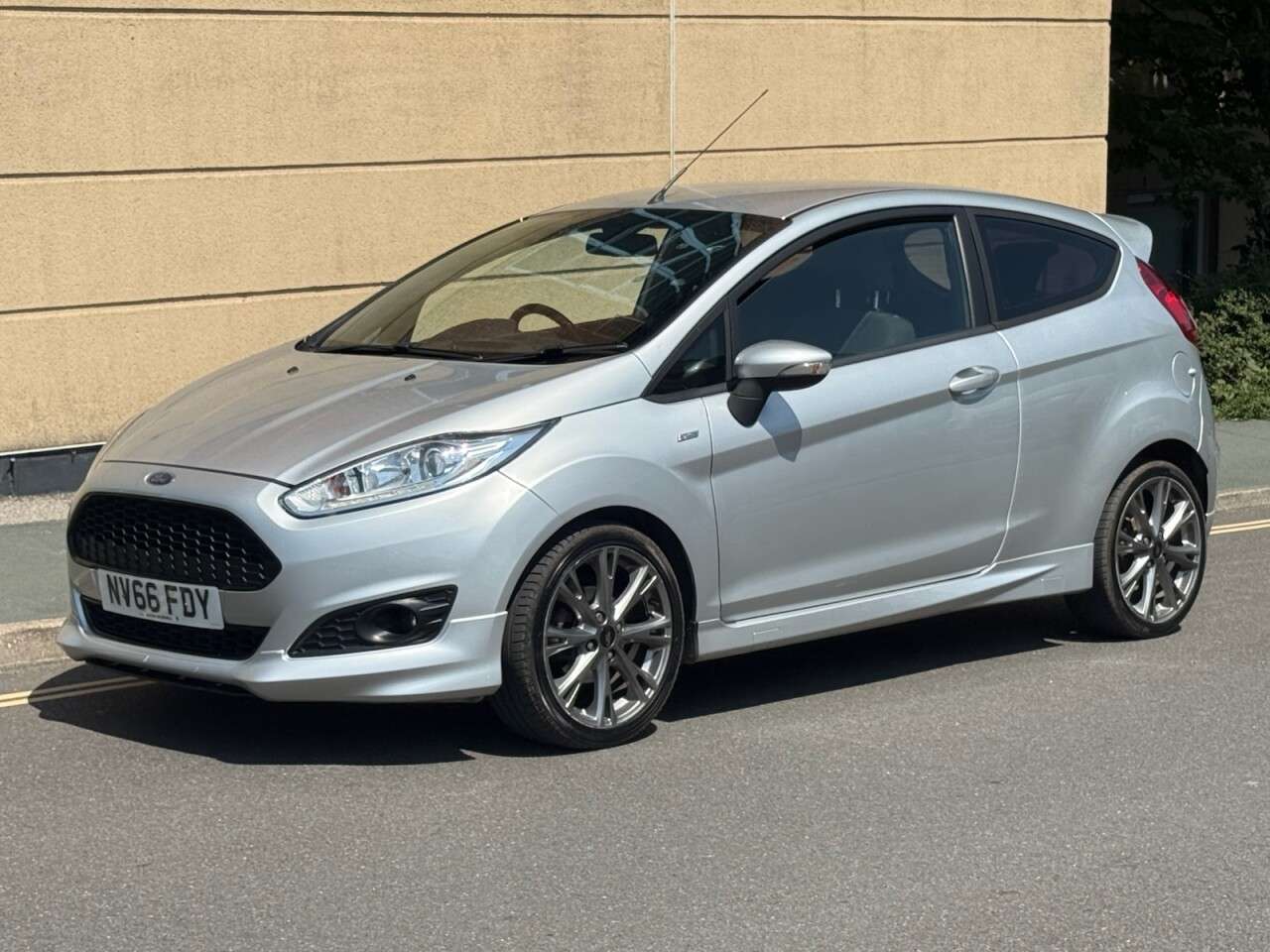 A 2016 FORD FIESTA 1.0T EcoBoost ST-Line Hatchback 3dr Petrol Manual Euro 6 (s/s) (125 ps) A 2016 FORD FIESTA 1.0T EcoBoost ST-Line Hatchback 3dr Petrol Manual Euro 6 (s/s) (125 ps)