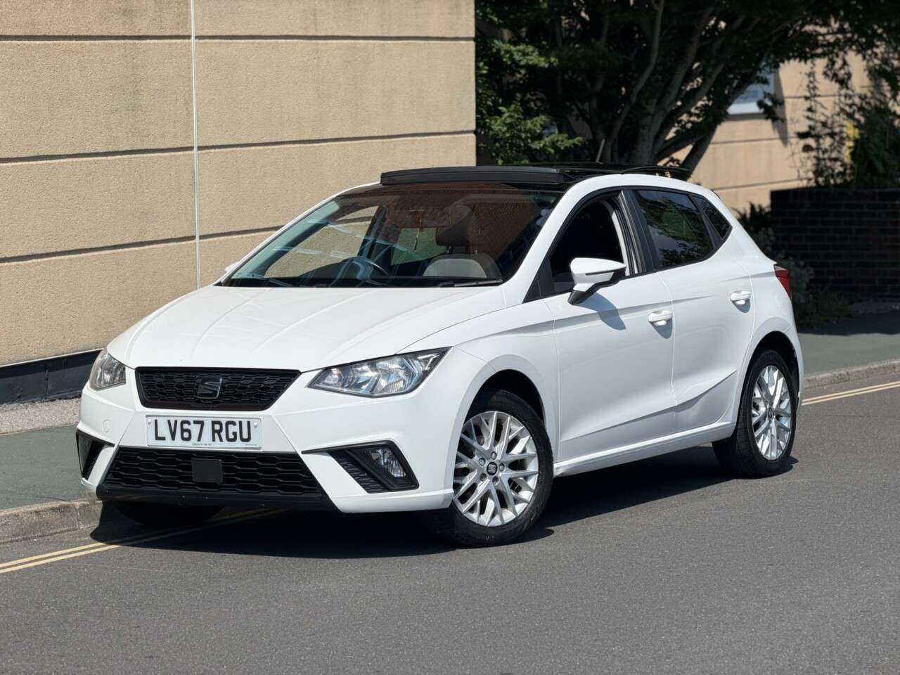 A 2017 SEAT IBIZA 1.0 MPI SE Design Hatchback 5dr Petrol Manual Euro 6 (s/s) (75 ps) A 2017 SEAT IBIZA 1.0 MPI SE Design Hatchback 5dr Petrol Manual Euro 6 (s/s) (75 ps)