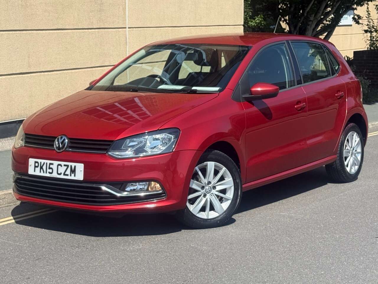 A 2015 VOLKSWAGEN POLO 1.0 BlueMotion Tech SE Hatchback 5dr Petrol Manual Euro 6 (s/s) (75 ps) A 2015 VOLKSWAGEN POLO 1.0 BlueMotion Tech SE Hatchback 5dr Petrol Manual Euro 6 (s/s) (75 ps)