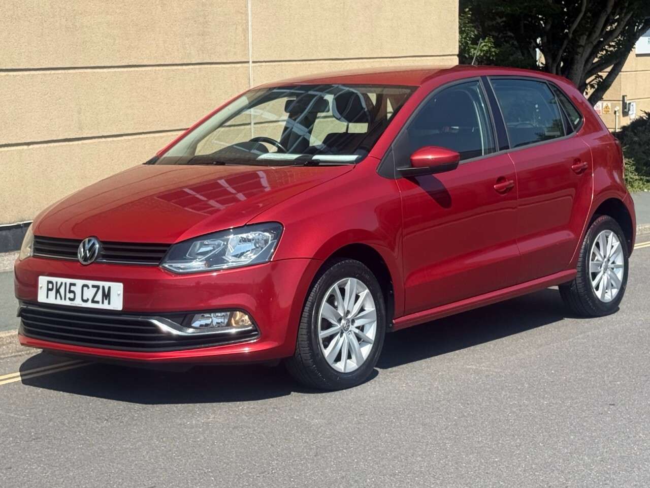A 2015 VOLKSWAGEN POLO 1.0 BlueMotion Tech SE Hatchback 5dr Petrol Manual Euro 6 (s/s) (75 ps) A 2015 VOLKSWAGEN POLO 1.0 BlueMotion Tech SE Hatchback 5dr Petrol Manual Euro 6 (s/s) (75 ps)