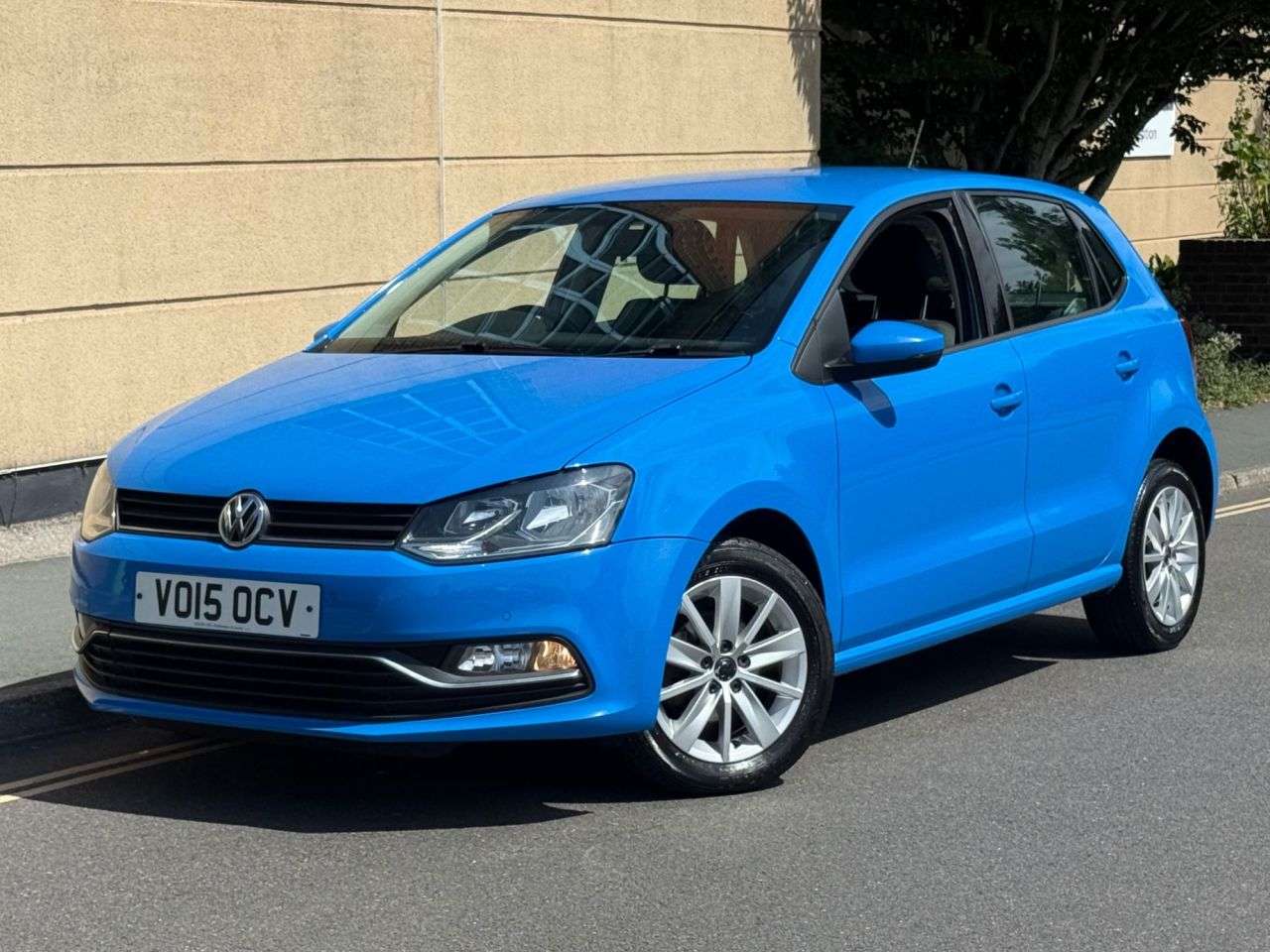 A 2015 VOLKSWAGEN POLO 1.0 BlueMotion Tech SE Hatchback 5dr Petrol Manual Euro 6 (s/s) (60 ps) A 2015 VOLKSWAGEN POLO 1.0 BlueMotion Tech SE Hatchback 5dr Petrol Manual Euro 6 (s/s) (60 ps)