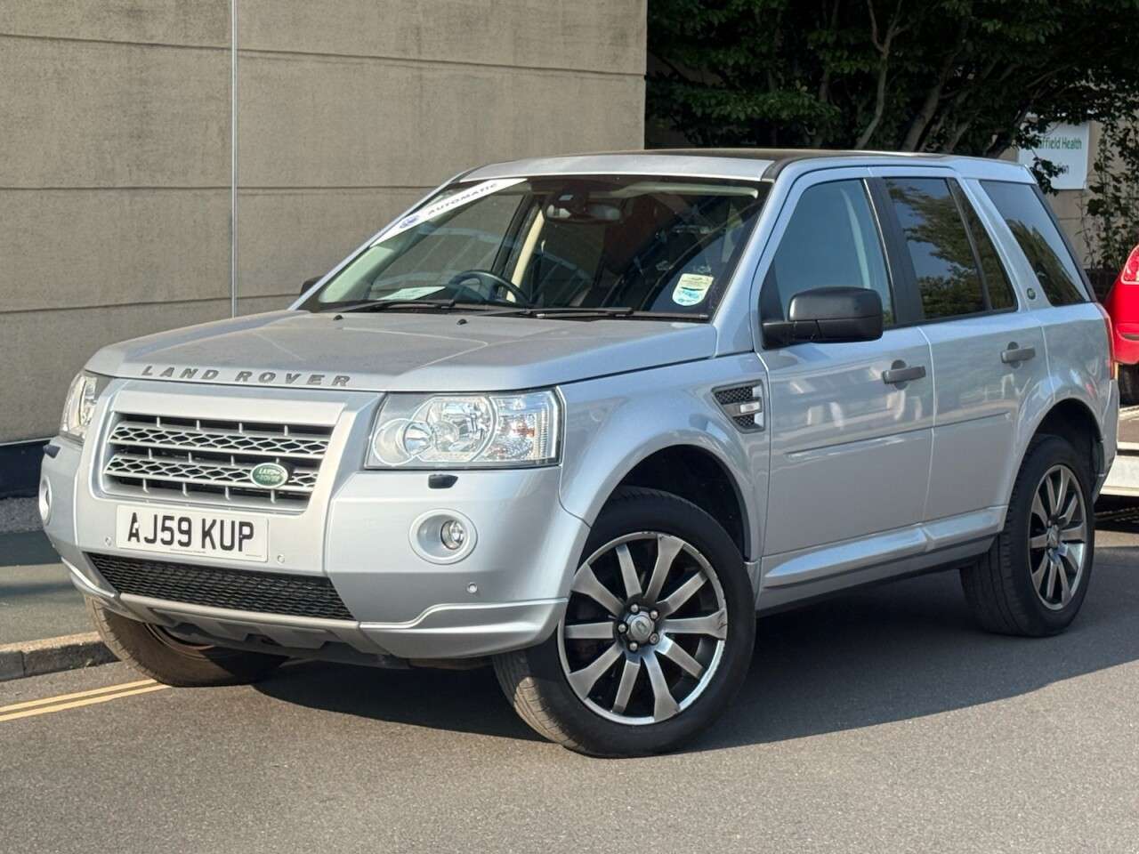 A 2009 LAND ROVER FREELANDER 2 2.2 TD4 HSE SUV 5dr Diesel Auto 4WD Euro 4 (160 ps) A 2009 LAND ROVER FREELANDER 2 2.2 TD4 HSE SUV 5dr Diesel Auto 4WD Euro 4 (160 ps)