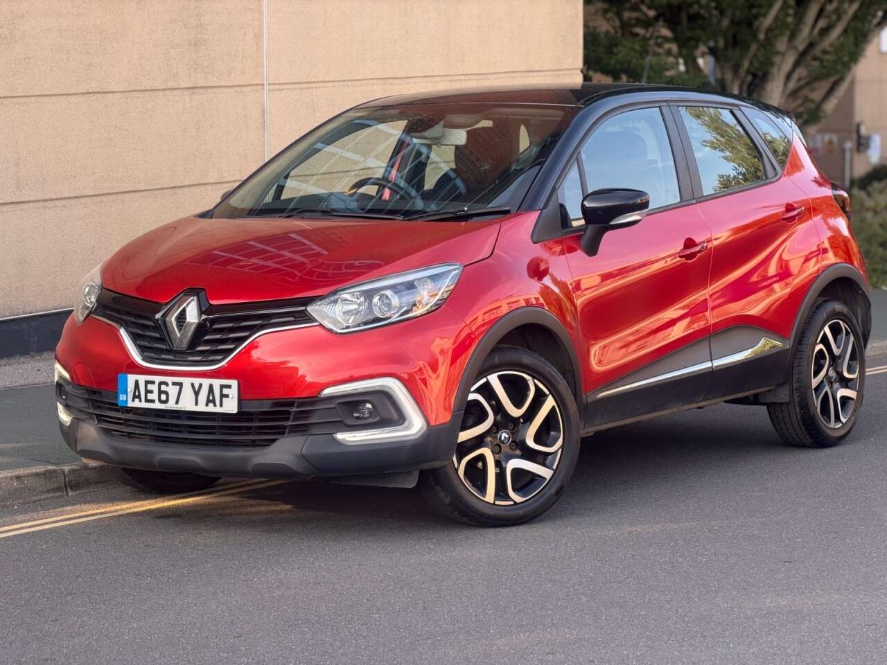 A 2017 RENAULT CAPTUR 0.9 TCe ENERGY Dynamique Nav SUV 5dr Petrol Manual Euro 6 (s/s) (90 ps) A 2017 RENAULT CAPTUR 0.9 TCe ENERGY Dynamique Nav SUV 5dr Petrol Manual Euro 6 (s/s) (90 ps)