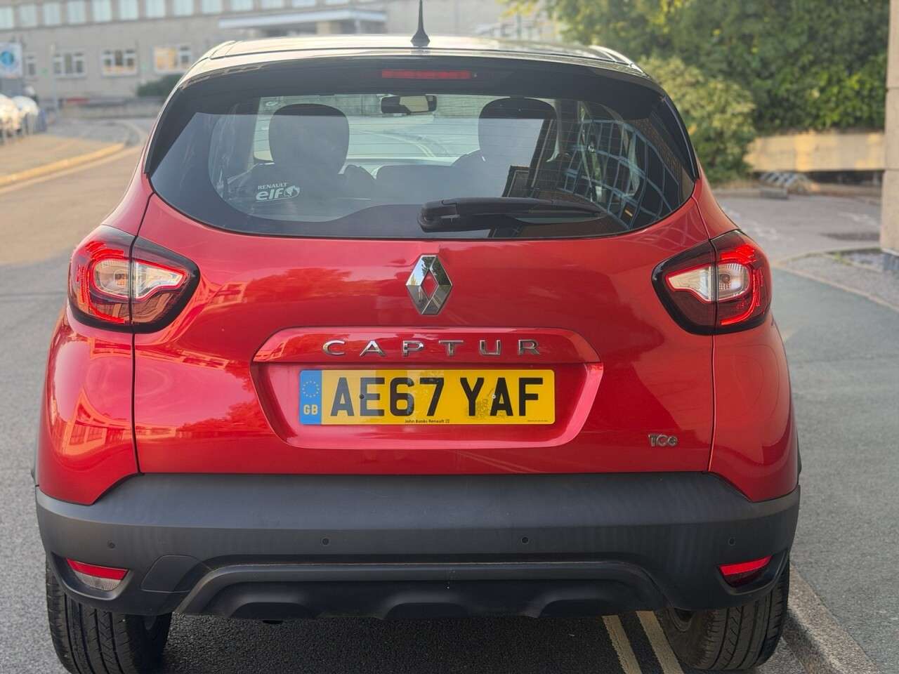 A 2017 RENAULT CAPTUR 0.9 TCe ENERGY Dynamique Nav SUV 5dr Petrol Manual Euro 6 (s/s) (90 ps) A 2017 RENAULT CAPTUR 0.9 TCe ENERGY Dynamique Nav SUV 5dr Petrol Manual Euro 6 (s/s) (90 ps)