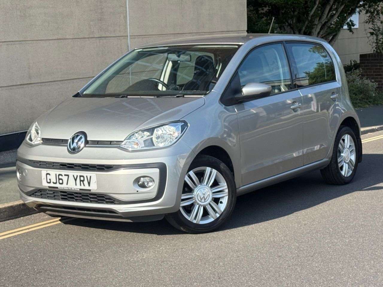 A 2017 VOLKSWAGEN UP! 1.0 High up! Hatchback 5dr Petrol Manual Euro 6 (s/s) (75 ps) A 2017 VOLKSWAGEN UP! 1.0 High up! Hatchback 5dr Petrol Manual Euro 6 (s/s) (75 ps)
