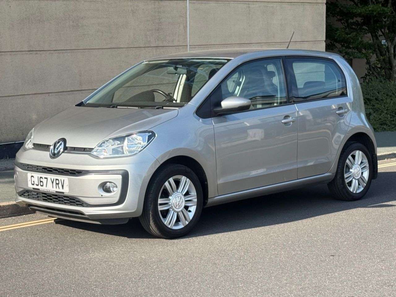 A 2017 VOLKSWAGEN UP! 1.0 High up! Hatchback 5dr Petrol Manual Euro 6 (s/s) (75 ps) A 2017 VOLKSWAGEN UP! 1.0 High up! Hatchback 5dr Petrol Manual Euro 6 (s/s) (75 ps)