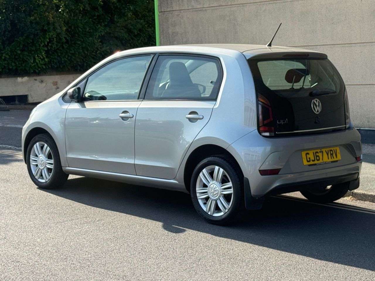 A 2017 VOLKSWAGEN UP! 1.0 High up! Hatchback 5dr Petrol Manual Euro 6 (s/s) (75 ps) A 2017 VOLKSWAGEN UP! 1.0 High up! Hatchback 5dr Petrol Manual Euro 6 (s/s) (75 ps)