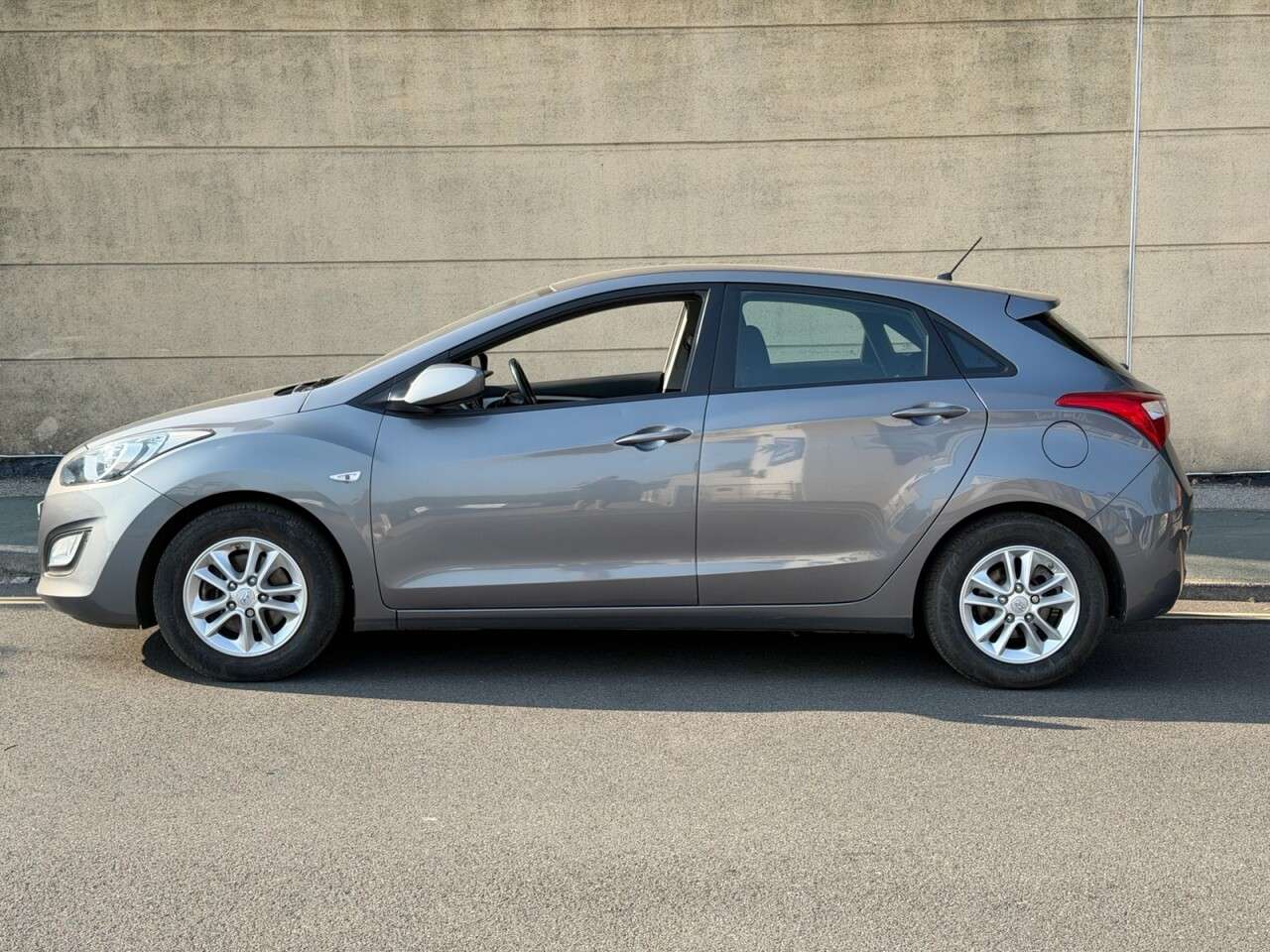 A 2015 HYUNDAI I30 1.4 Active Hatchback 5dr Petrol Manual Euro 5 (100 ps) A 2015 HYUNDAI I30 1.4 Active Hatchback 5dr Petrol Manual Euro 5 (100 ps)