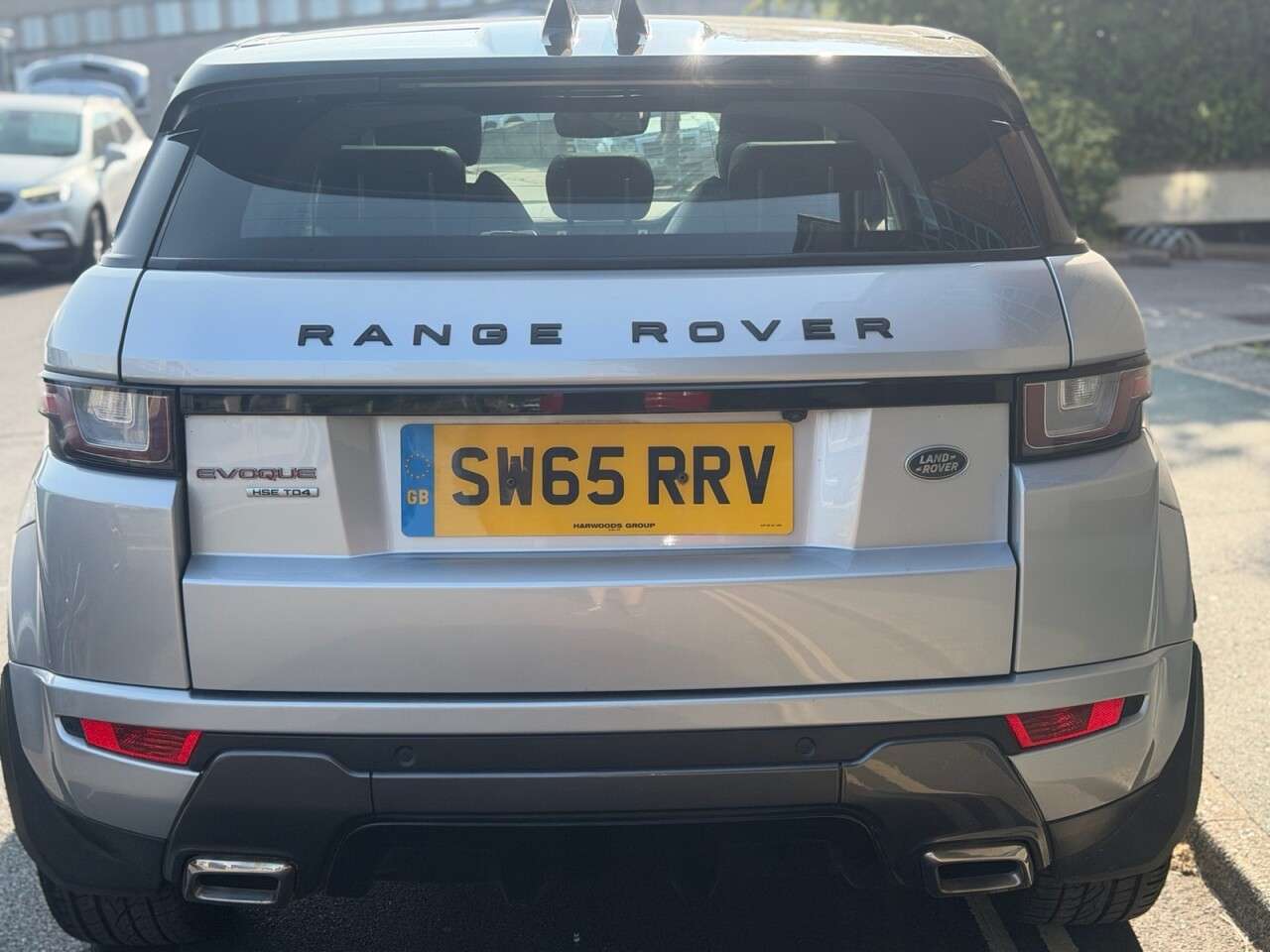 A 2015 LAND ROVER RANGE ROVER EVOQUE 2.0 TD4 HSE Dynamic SUV 5dr Diesel Auto 4WD Euro 6 (s/s) (180 ps) A 2015 LAND ROVER RANGE ROVER EVOQUE 2.0 TD4 HSE Dynamic SUV 5dr Diesel Auto 4WD Euro 6 (s/s) (180 ps)