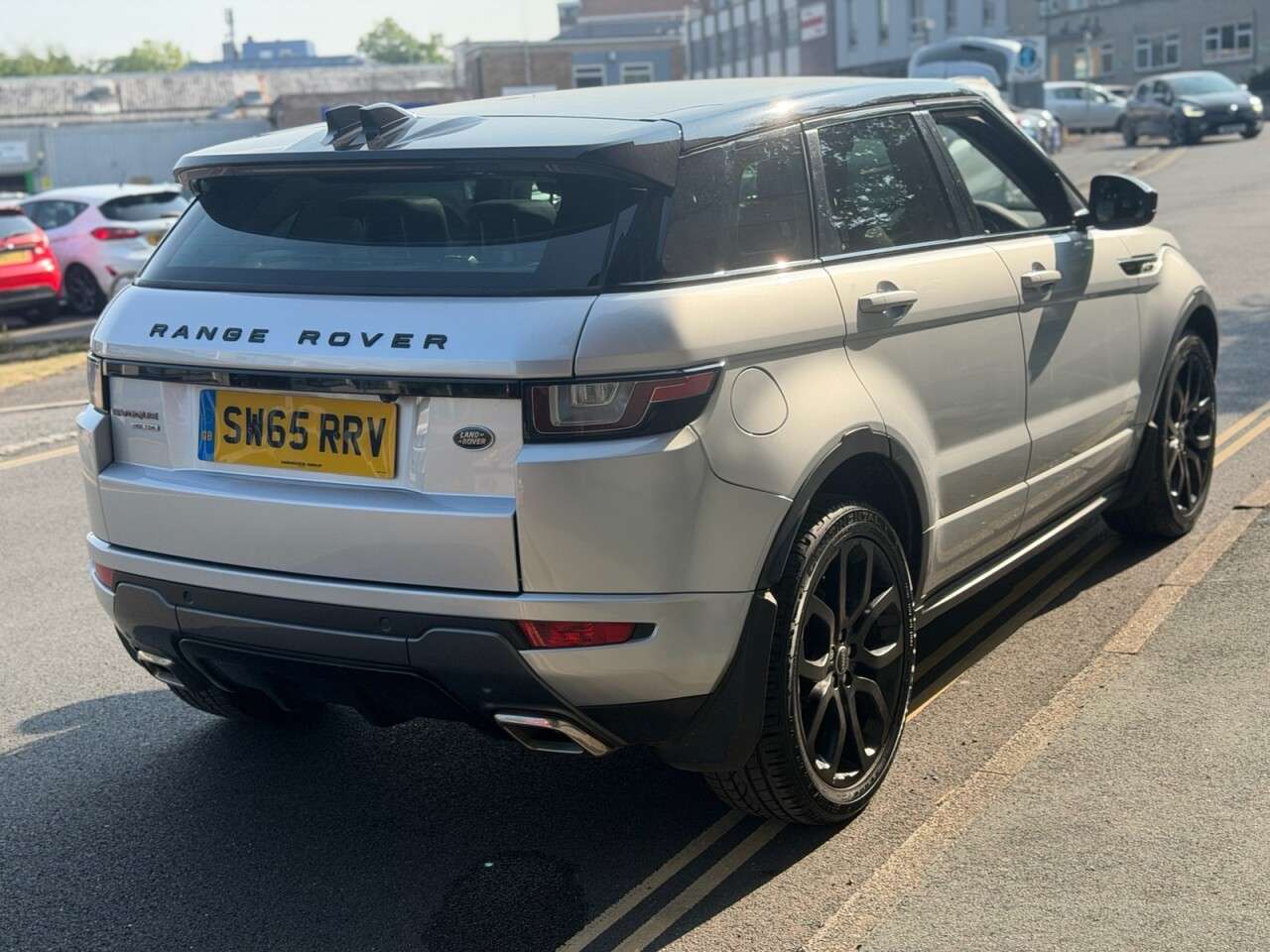 A 2015 LAND ROVER RANGE ROVER EVOQUE 2.0 TD4 HSE Dynamic SUV 5dr Diesel Auto 4WD Euro 6 (s/s) (180 ps) A 2015 LAND ROVER RANGE ROVER EVOQUE 2.0 TD4 HSE Dynamic SUV 5dr Diesel Auto 4WD Euro 6 (s/s) (180 ps)