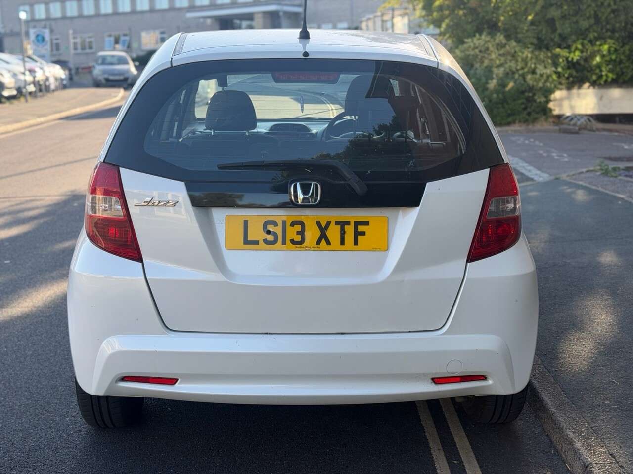 A 2013 HONDA JAZZ 1.4 i-VTEC ES Hatchback 5dr Petrol CVT Euro 5 (99 ps) A 2013 HONDA JAZZ 1.4 i-VTEC ES Hatchback 5dr Petrol CVT Euro 5 (99 ps)