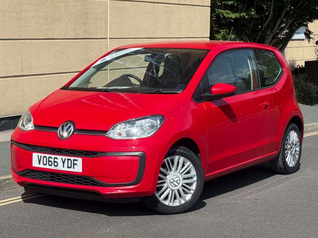 A 2016 VOLKSWAGEN UP! 1.0 Move up! Hatchback 3dr Petrol Manual Euro 6 (60 ps) A 2016 VOLKSWAGEN UP! 1.0 Move up! Hatchback 3dr Petrol Manual Euro 6 (60 ps)