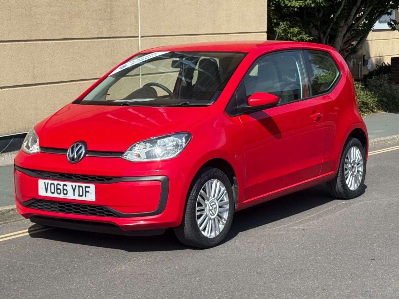 A 2016 VOLKSWAGEN UP! 1.0 Move up! Hatchback 3dr Petrol Manual Euro 6 (60 ps) A 2016 VOLKSWAGEN UP! 1.0 Move up! Hatchback 3dr Petrol Manual Euro 6 (60 ps)