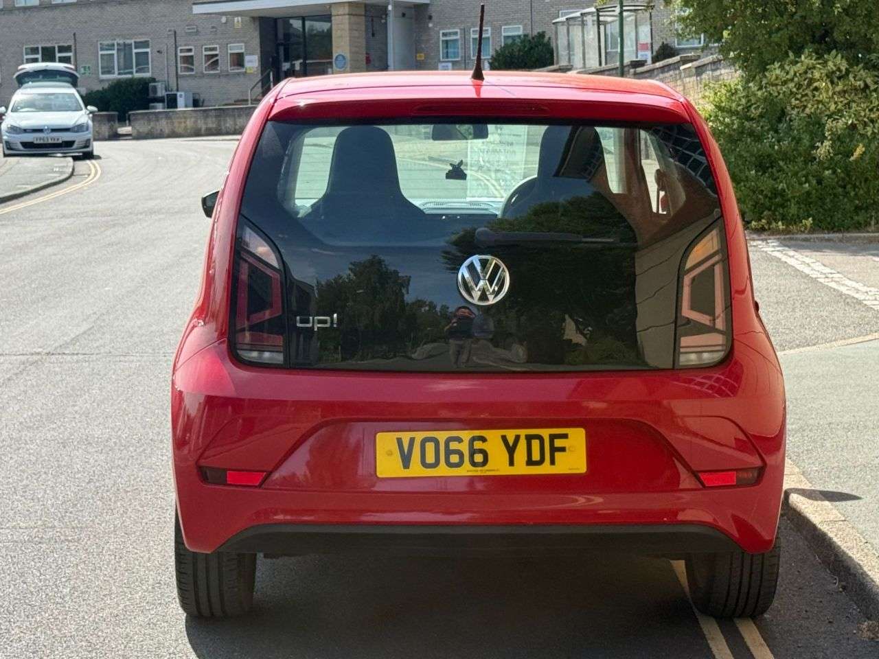 A 2016 VOLKSWAGEN UP! 1.0 Move up! Hatchback 3dr Petrol Manual Euro 6 (60 ps) A 2016 VOLKSWAGEN UP! 1.0 Move up! Hatchback 3dr Petrol Manual Euro 6 (60 ps)