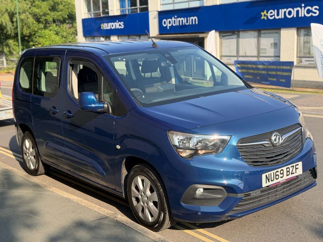 A 2019 VAUXHALL COMBO LIFE 1.2 Turbo GPF Energy MPV 5dr Petrol Manual Euro 6 (s/s) (7 Seat) (110 ps) A 2019 VAUXHALL COMBO LIFE 1.2 Turbo GPF Energy MPV 5dr Petrol Manual Euro 6 (s/s) (7 Seat) (110 ps)