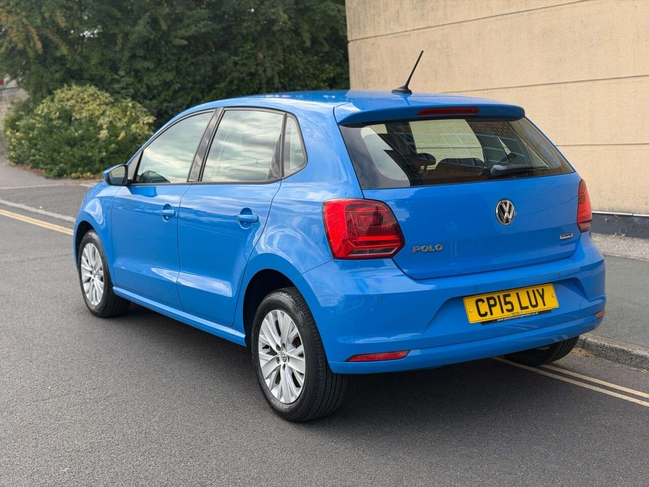 A 2015 VOLKSWAGEN POLO 1.0 BlueMotion Tech SE Hatchback 5dr Petrol Manual Euro 6 (s/s) (60 ps) A 2015 VOLKSWAGEN POLO 1.0 BlueMotion Tech SE Hatchback 5dr Petrol Manual Euro 6 (s/s) (60 ps)