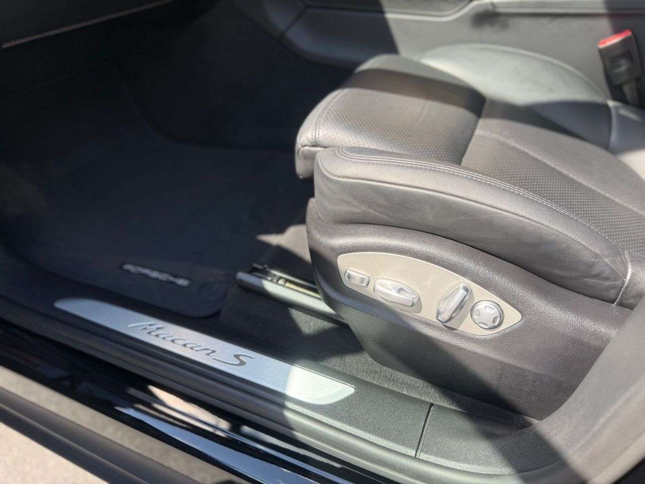 2017 PORSCHE MACAN 2017 PORSCHE MACAN