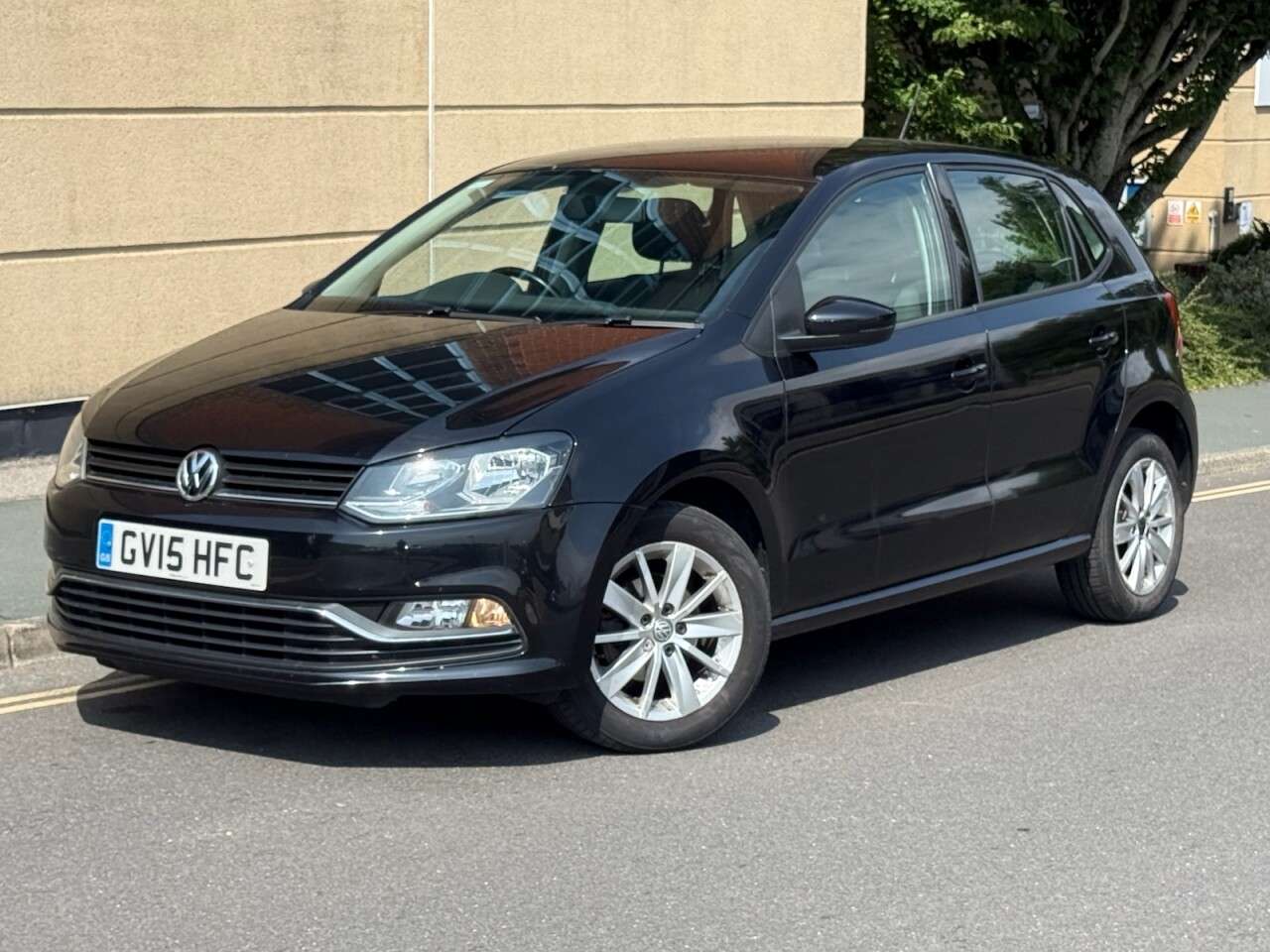 A 2015 VOLKSWAGEN POLO 1.2 TSI BlueMotion Tech SE Hatchback 5dr Petrol Manual Euro 6 (s/s) (90 ps) A 2015 VOLKSWAGEN POLO 1.2 TSI BlueMotion Tech SE Hatchback 5dr Petrol Manual Euro 6 (s/s) (90 ps)